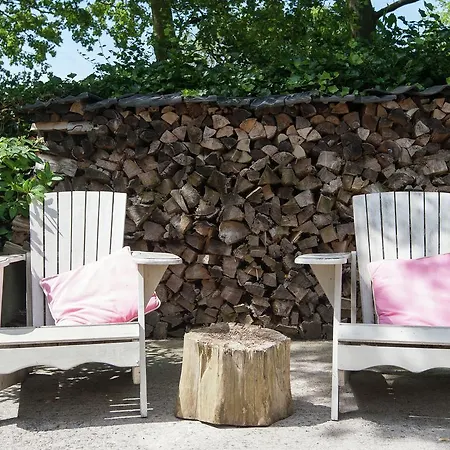 Lively Cabin Near Forest In Bergen דירה סחורל