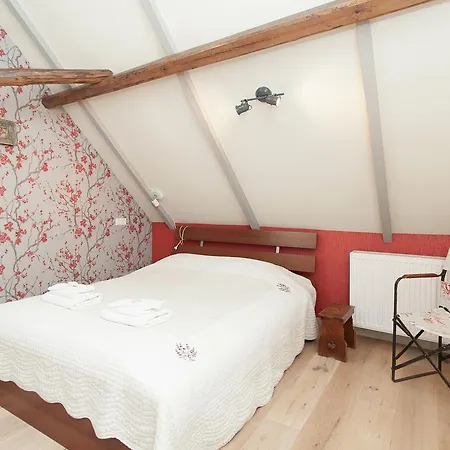 דירה Lively Cabin Near Forest In Bergen סחורל